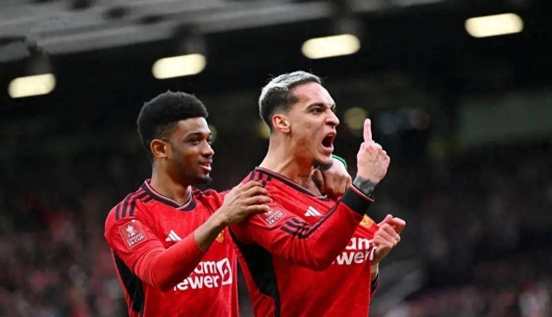 开云下载-曼联轻取巴萨，凯恩补时绝平足总杯