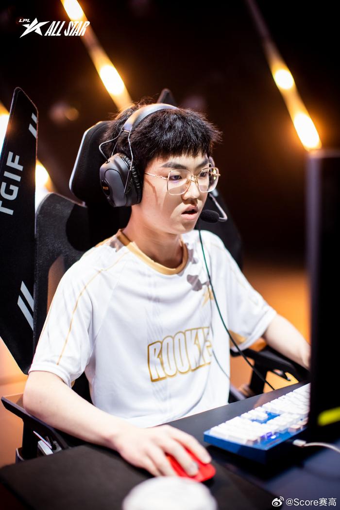 RNG力克TES，Xiaohu单局斩获MVP八强赛3:1（广州）