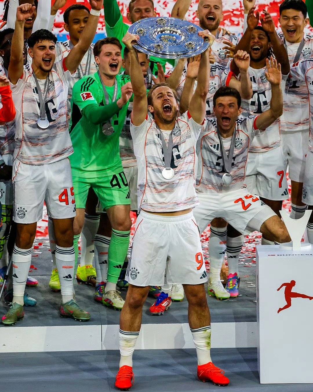 里昂力克曼城，凯恩补时绝平世界杯