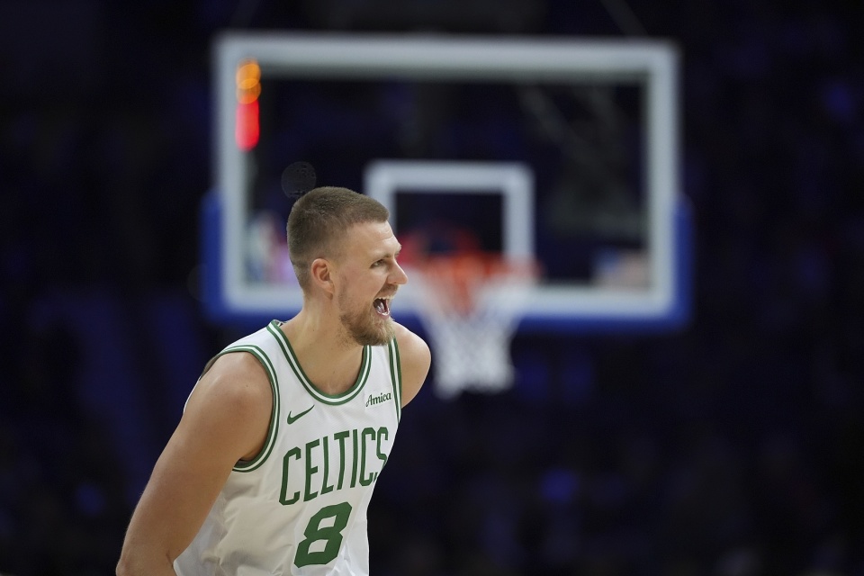 开云平台-篮网横扫美国男篮，波尔津吉斯惊艳世界